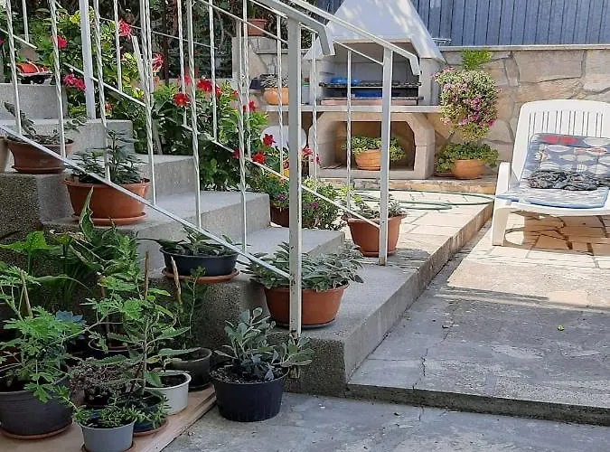 By The Beach * Σίμπενικ